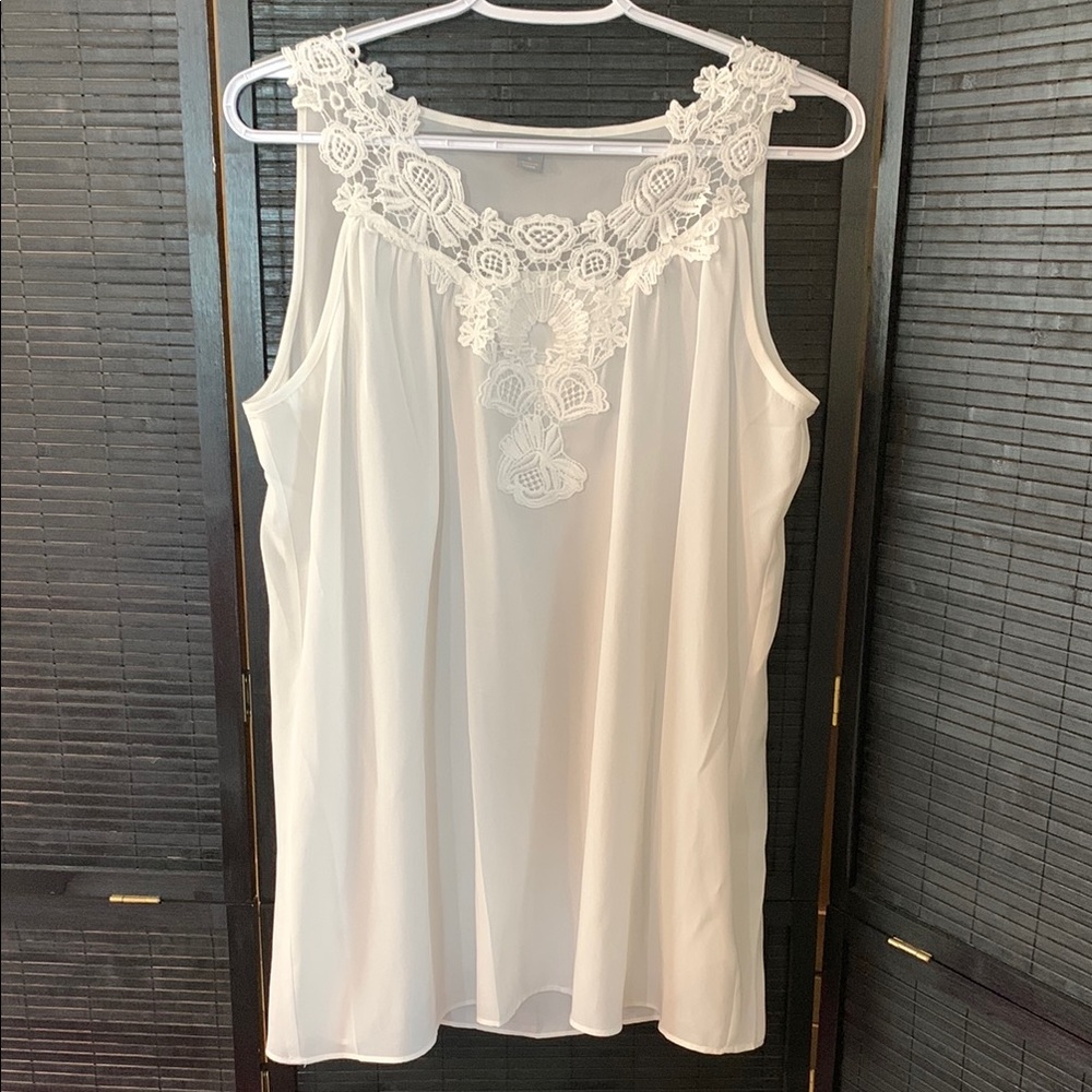 Valerie Stevens Flowy White Lace Blouse